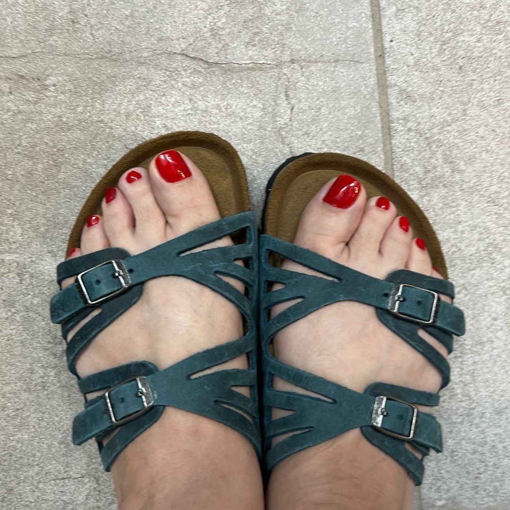 Womens size 9 Birkenstock Granada sandals in EUC minimal wear